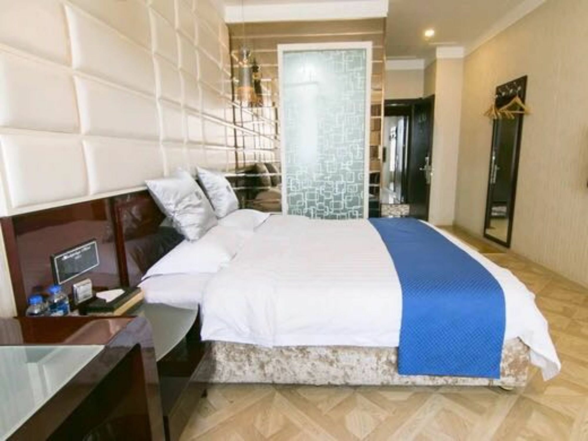Binhai  Tianjin Bindao Business Hotel מראה חיצוני תמונה